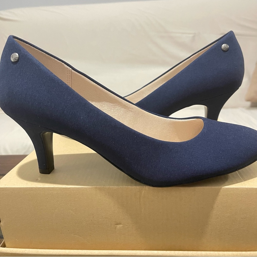 LifeStride Navy Womens Pumps new